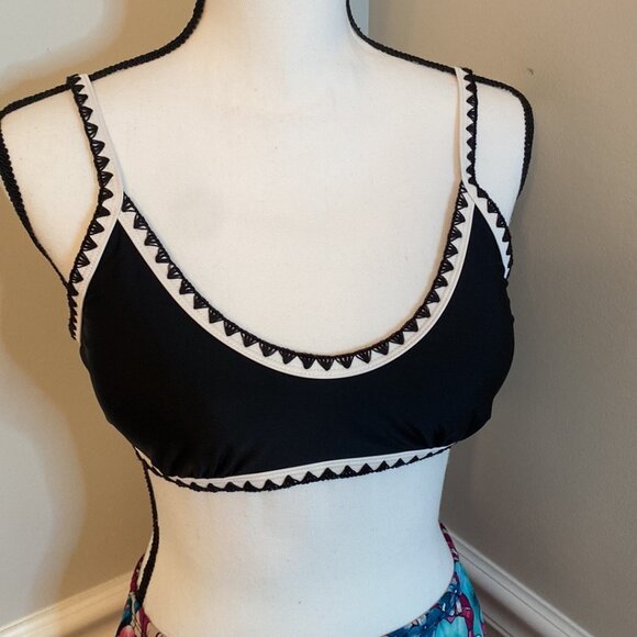 Black and white bikini top size large - Picture 2 of 6